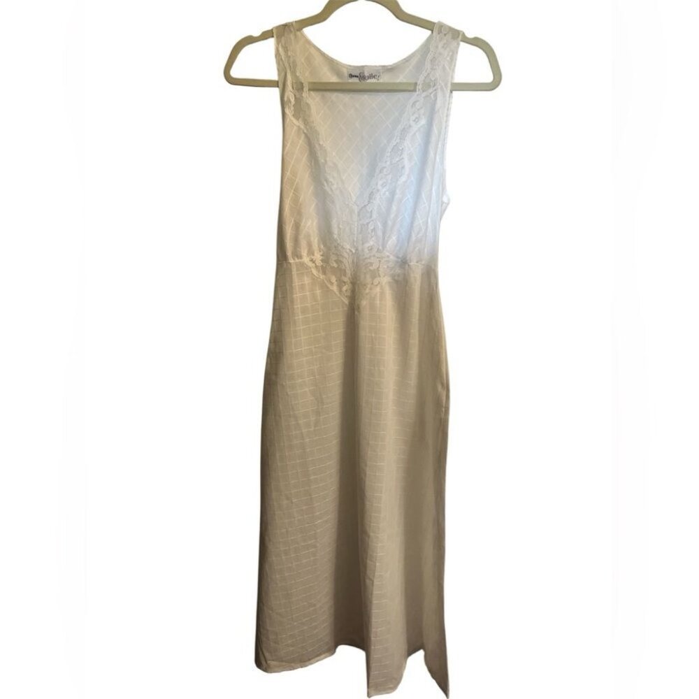 Vintage White semi shear Cotton Blend  Dress w/Lace detail Size S